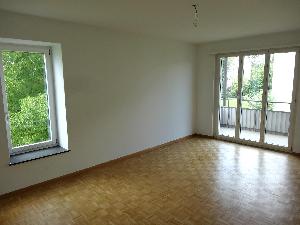Wohnzimmer mit Balkon