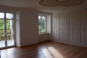 Wohnzimmer mit Balkon