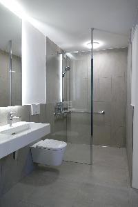 Dusche in Badezimmer UG