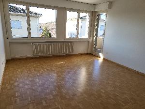 Wohnzimmer mit Balkon