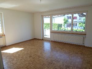 Wohnzimmer mit Balkon